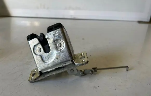 Opel Corsa C Tailgate/trunk/boot lock/catch/latch 90534769