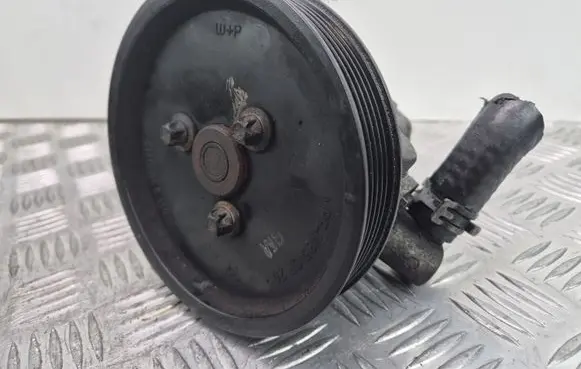 Mercedes-Benz C W203 Power steering pump A0044661301