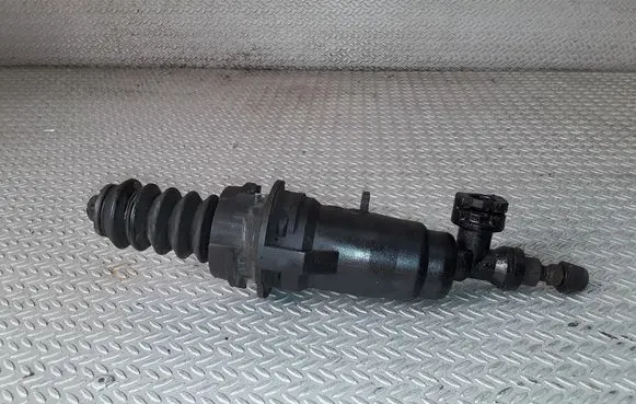 Clutch slave cylinder