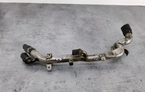 Engine coolant pipe/hose