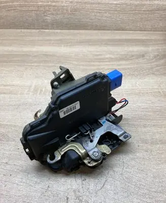 Volkswagen Polo IV 9N3 Front door lock 3B1837016BP RIGHTSIDE