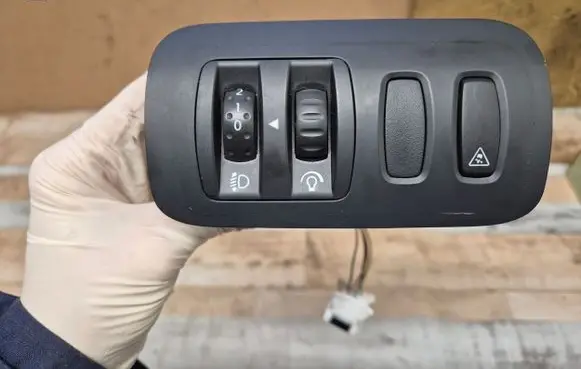 Renault Megane II Headlight level height control switch 88020001