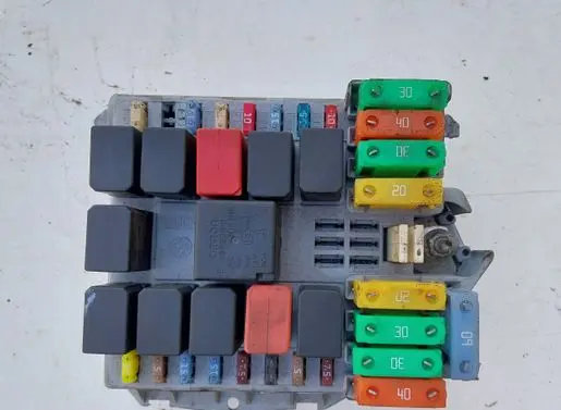 Iveco Daily 4th gen Fuse module 69501171