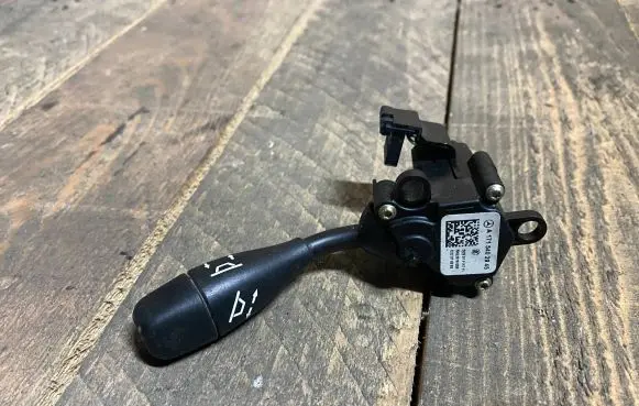 Mercedes-Benz E W211 Steering wheel adjustment handle/lever a1715402945 1715402945