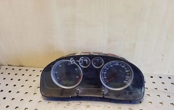 Volkswagen PASSAT B5.5 Speedometer (instrument cluster) 110080198002 88311245 3B0920927