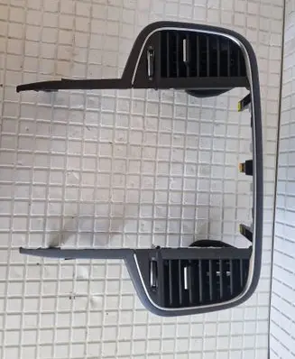 Renault Talisman Dash center air vent grill 682601762R