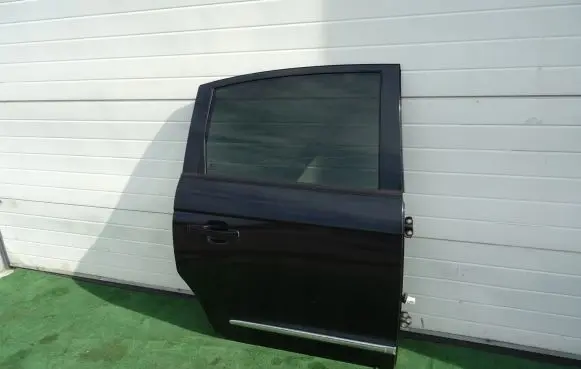 SsangYong Rodius Rear door