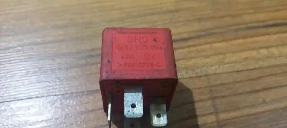Volkswagen PASSAT B5 Other relay 443919578C 899519000