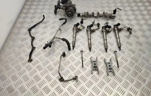 Volkswagen Touran III Fuel injection system set 0445010538 04L130755E 04L089G
