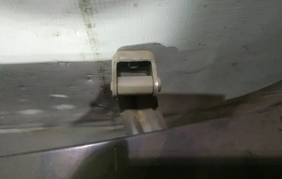 Tailgate/trunk/boot hinge