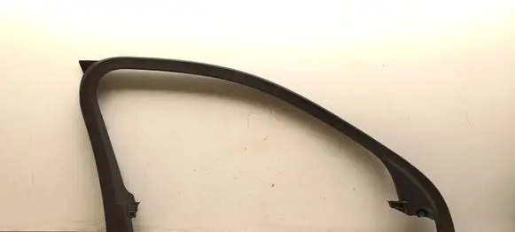Volvo XC40 Front door glass trim molding 31455061