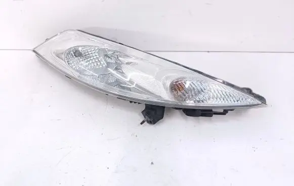 Nissan Juke I F15 Headlight/headlamp