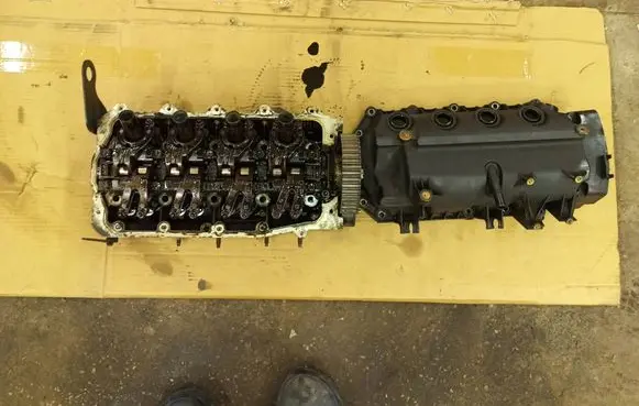 Renault Clio III Engine head 8200308854