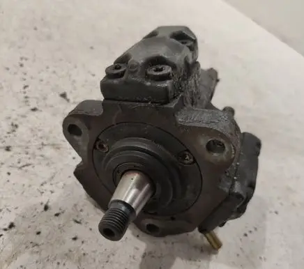 Renault Scenic I Fuel injection high pressure pump 7700111010