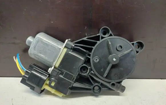 Ford Fiesta Front door window regulator motor 8A6114A389B FC7243 CZY2A