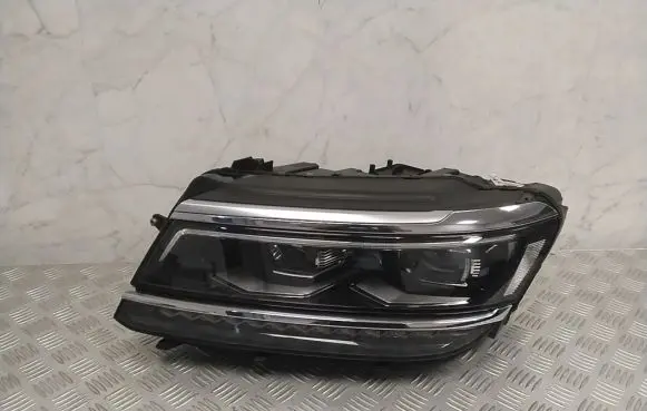 Volkswagen Tiguan Headlight/headlamp 5NB941081D