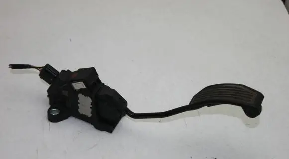 Toyota Avensis T270 Accelerator throttle pedal 7811005021