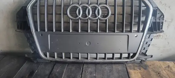 Audi Q3 8U Front grill 8U0853653H