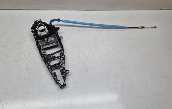 BMW 2 F46 Front door exterior handle/bracket 7401209