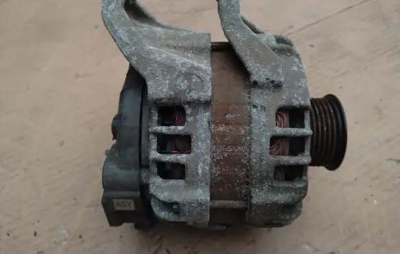 Opel Insignia B Generator/alternator 39047352