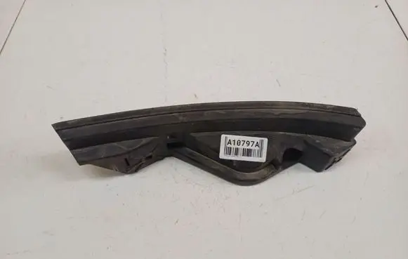Volkswagen Touran I Front bumper mounting bracket 1T0807890A 1T0.807.890A