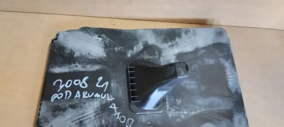 Peugeot 3008 II Battery tray 