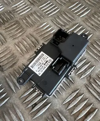 Mercedes-Benz E W212 Heater blower motor/fan resistor A2128702110 5HL01038412 V7191004