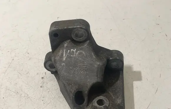Volvo V70 Engine mounting bracket 86341232 709701 708301