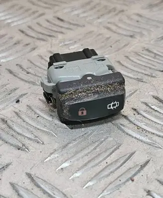 Renault Laguna II Central locking switch button 28082