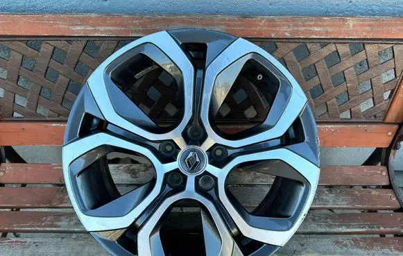 Renault Kadjar R18 alloy rim 