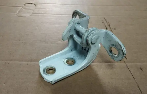 Honda CR-V Rear door lower hinge