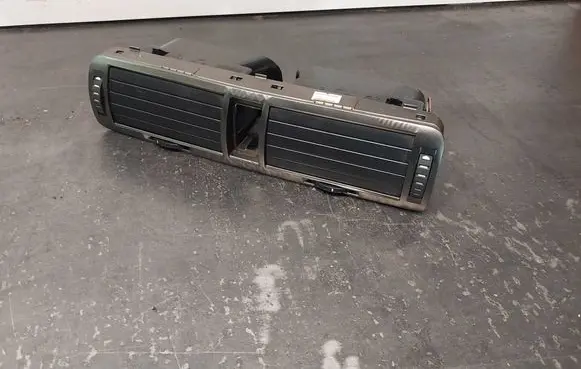 Skoda Superb B5 (3U) Dash center air vent grill 3U0820951A