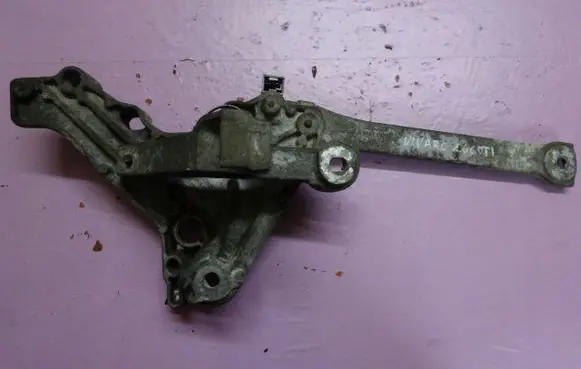Renault Trafic III (X82) Engine mounting bracket 648606762R