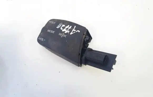Ford Focus Steering wheel buttons/switches 