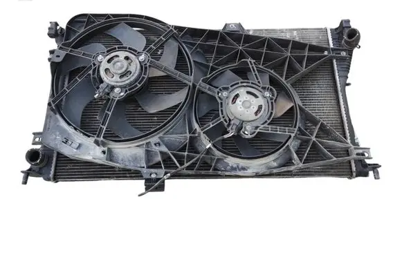 Opel Vivaro Radiator set 8200465488