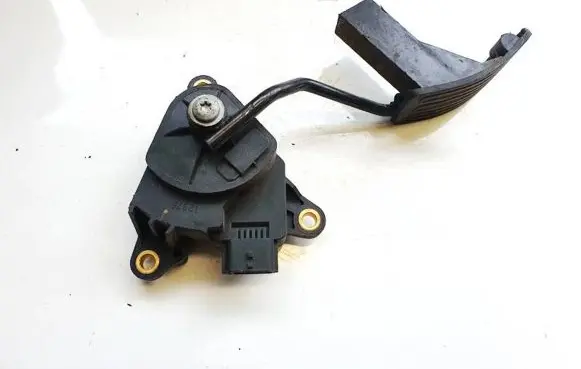Nissan Qashqai Accelerator throttle pedal 1237b 01208