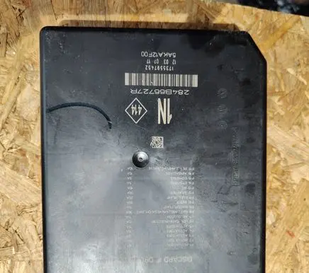 Renault Megane IV Fuse module 284B66727R 5AKA12F00 1735597452