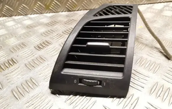 BMW 1 E81 E87 Dashboard air vent grill cover trim 7059187