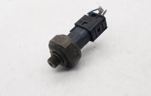 BMW 5 E39 Air conditioning (A/C) pressure sensor 8370623