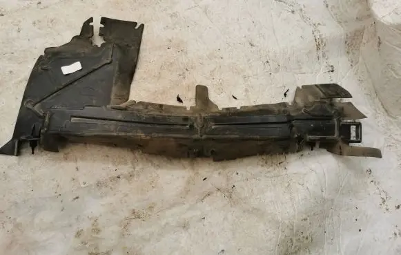 Opel Combo E Radiator trim 9817397680