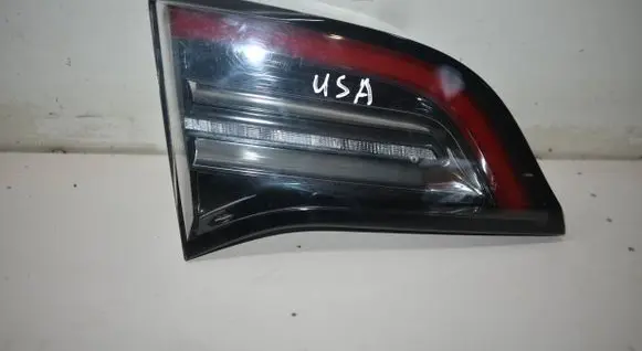 Tesla Model 3 Tailgate rear/tail lights 1077401 1077403
