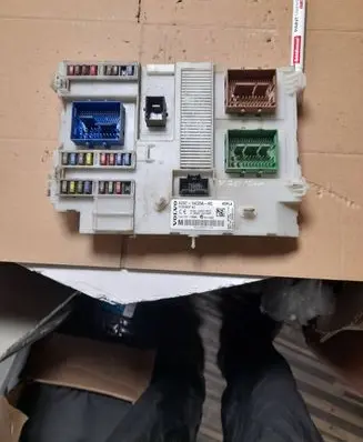 Volvo V70 Comfort/convenience module AG9T14C256HC 31254837AC