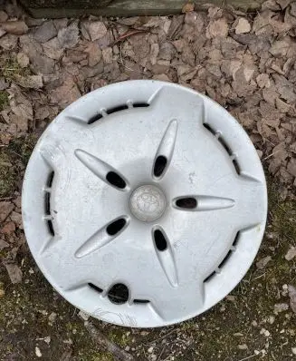 Toyota Corolla E100 R14 wheel hub/cap/trim 4260252040