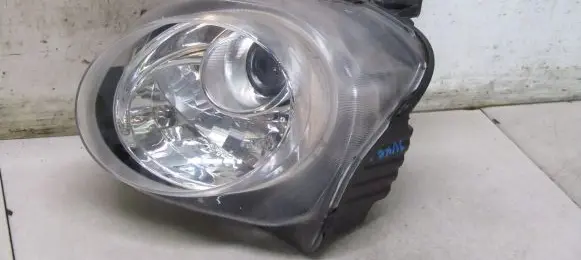 Nissan Juke I F15 Headlight/headlamp
