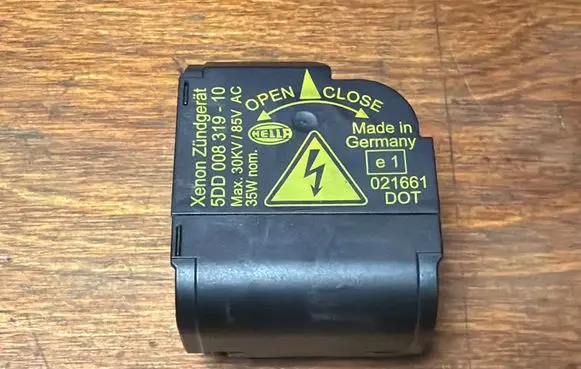 Mercedes-Benz E W211 Headlight ballast module Xenon 021661 5D008319-10