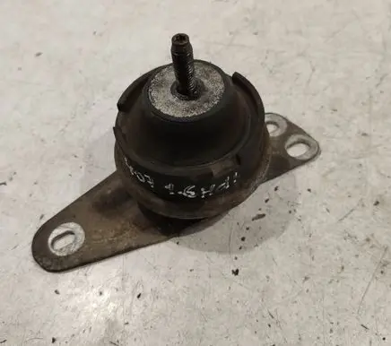 Peugeot 407 Engine mount bracket