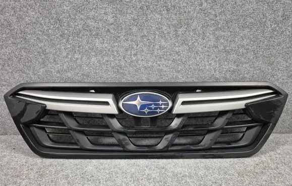 Subaru XV II Front bumper upper radiator grill 91122FL240 91121FL500