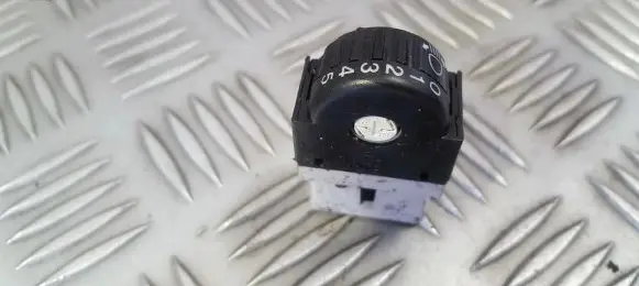 Toyota Land Cruiser (J100) Headlight level height control switch 134056 110-1H91
