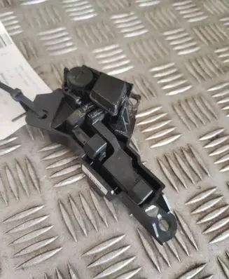 BMW 5 F10 F11 Glove box lock 03F1010017
