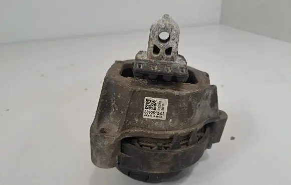 BMW 5 G30 G31 Engine mount bracket 6860512